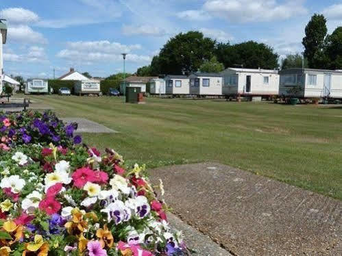 Hotel Copthorne Caravans Merston Exterior foto