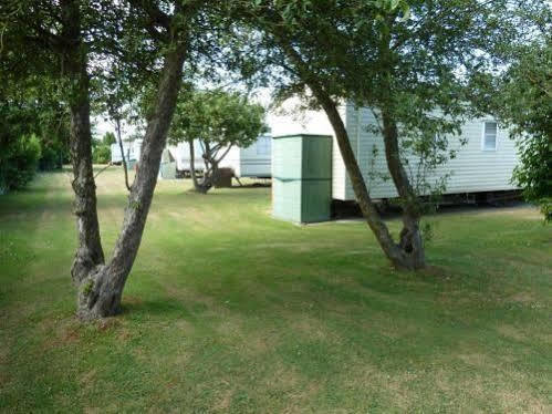 Hotel Copthorne Caravans Merston Exterior foto